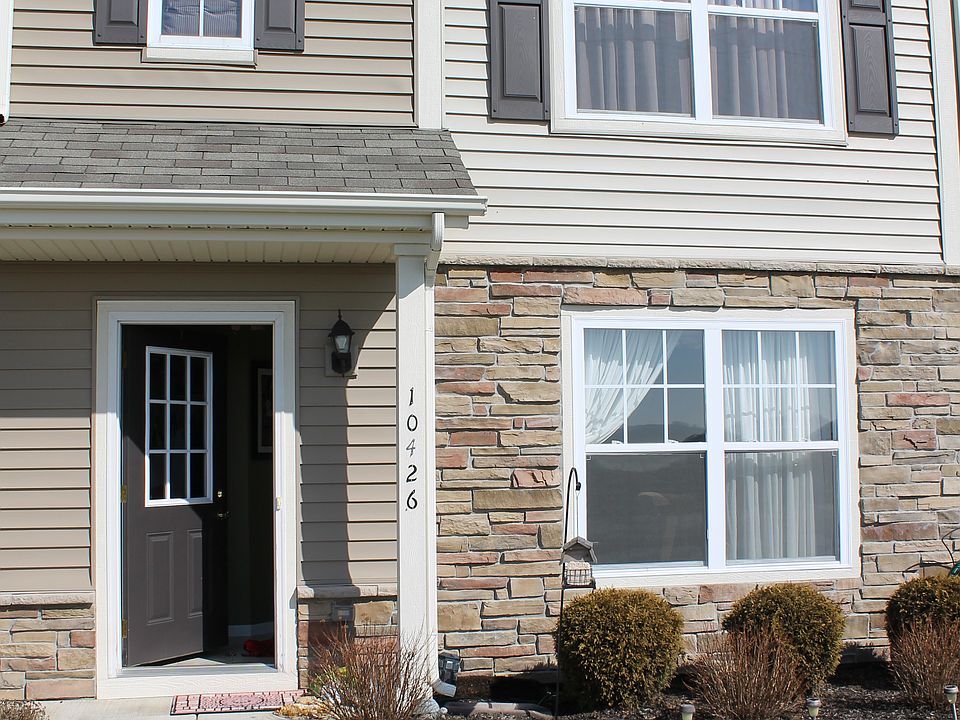 2 story, 3 bed, 1.5 bath