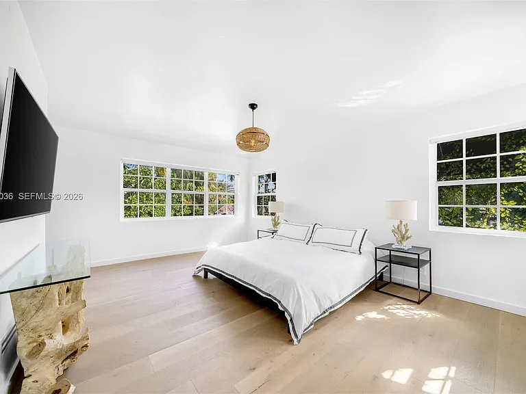 939 W 47th Ct — Photo 30