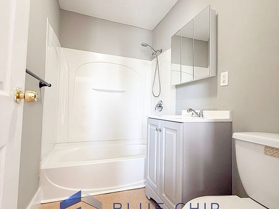 4th image of 402 Auburn St #2F