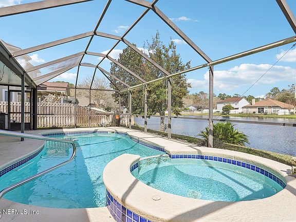 2nd image of 228 JOHNS GLEN Drive