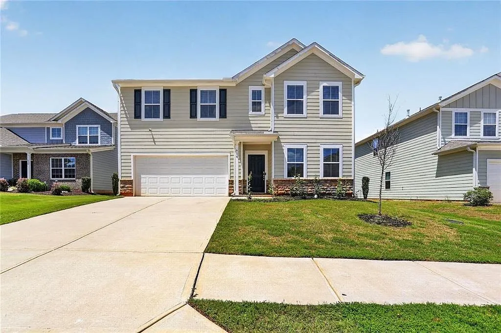 4 bed, 2.5 bath, 3314 sqft, $3,000 — Photo 1