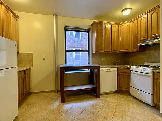 Rented by City Connections Realty | media 9