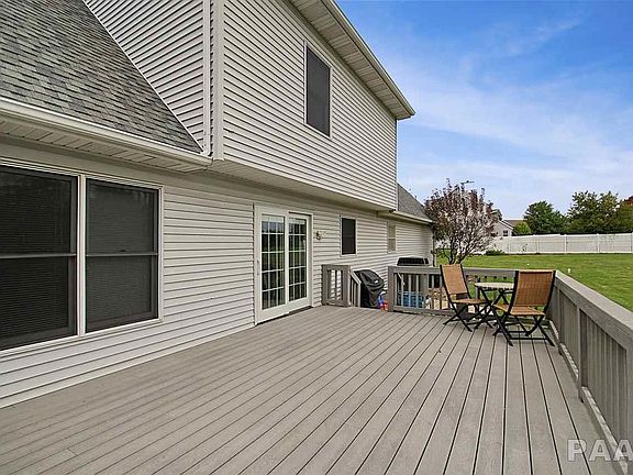 2nd image of 9722 W Bridgeport Way
