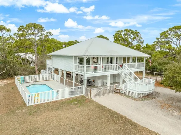 573 W Bay Shore Dr, Eastpoint, FL 32328
