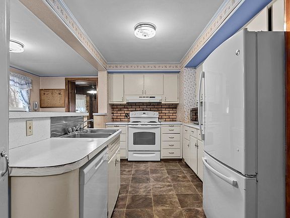 3rd image of 425 S Main St