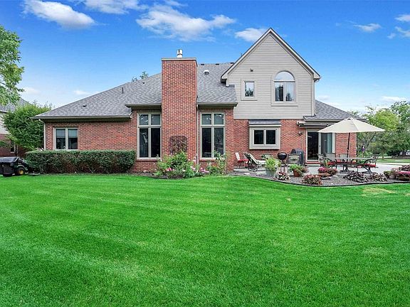 3rd image of 7081 ROYAL VILLA Court