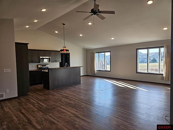 5th image of 132 Bear Path Dr