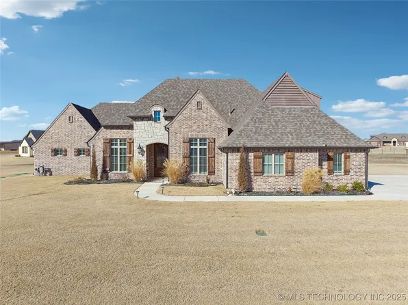 2689 Crosscreek Dr, Oologah, OK 74053