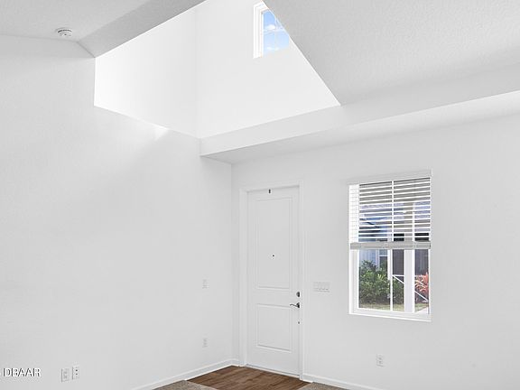 4th image of 513 High Tide Ln