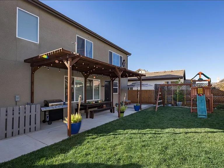 10586 N Whitney Ave — Photo 7