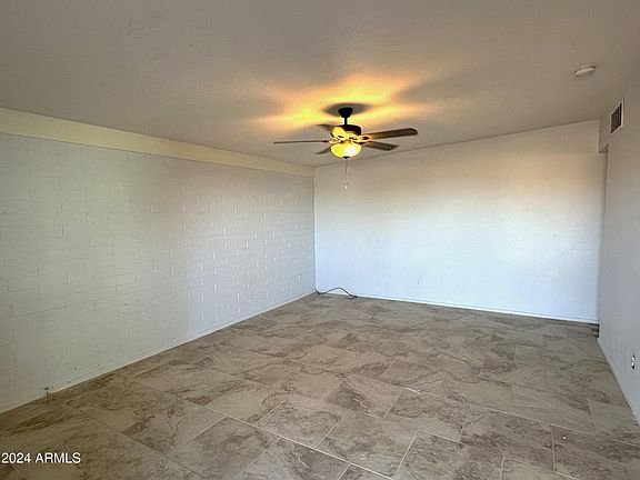 3rd image of 1106 N SUNSHINE Boulevard