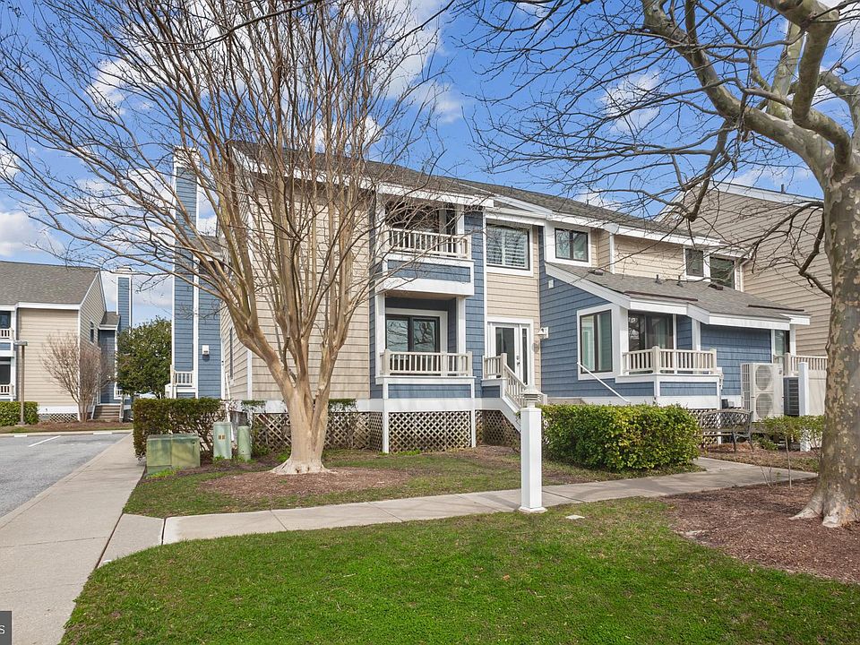 1st image of 218 N Heron Dr #4