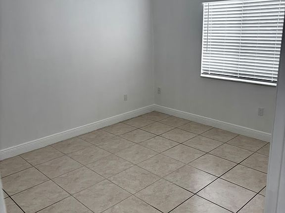 4th image of 2429 W 78th St APT 102