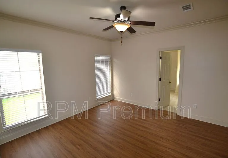 2691 Woodbend Ave — Photo 15