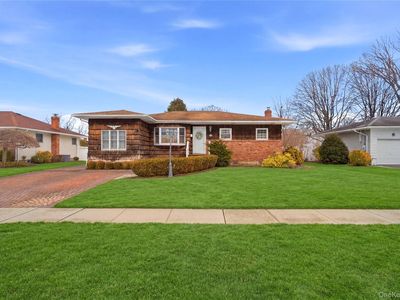 9 Lyons Avenue, Farmingdale, NY, 11735