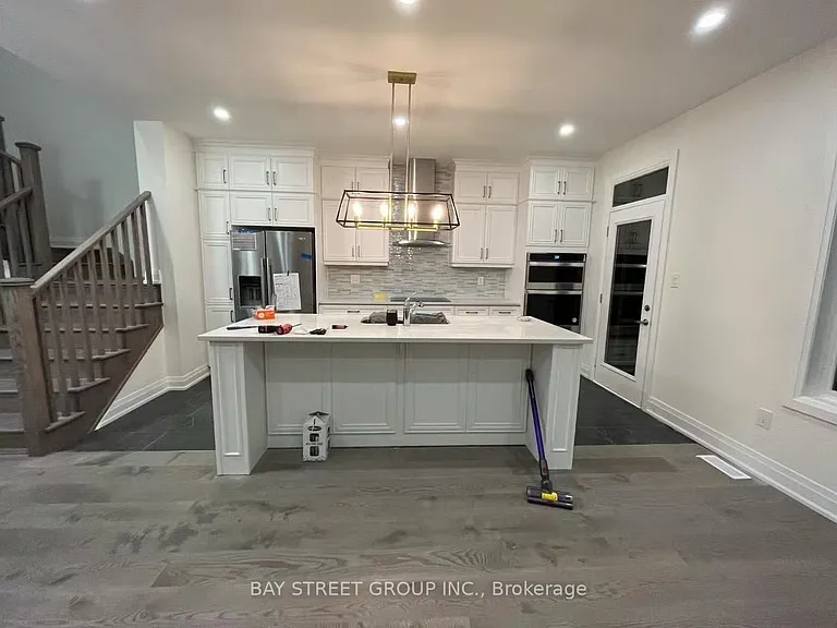 251 Beaverbrae Dr — Photo 2