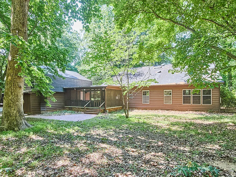 2152 Lakeshore Ct — Photo 23