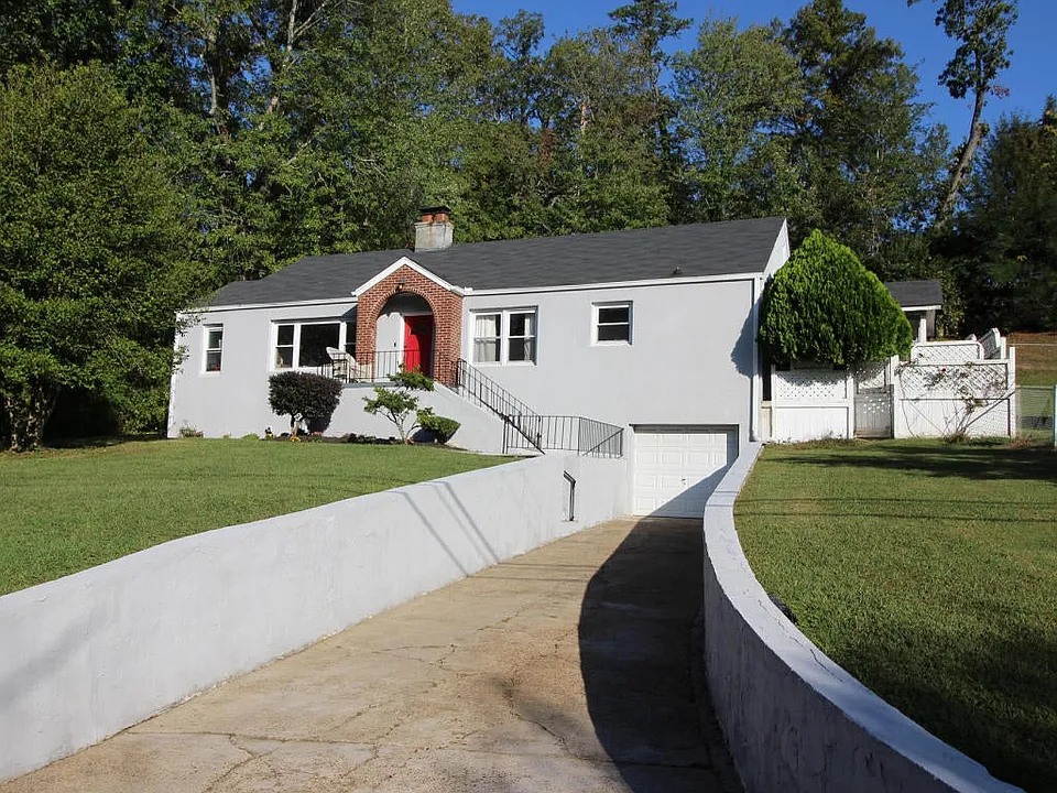 2101 Fenwood Dr