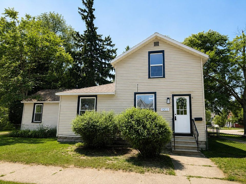 1st image of 1203 4th St