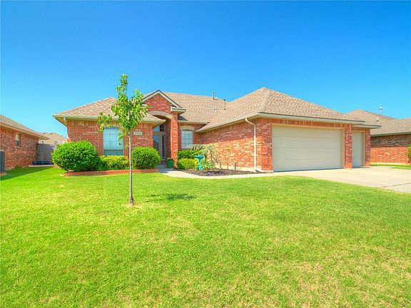 2nd image of 704 SW 160th St