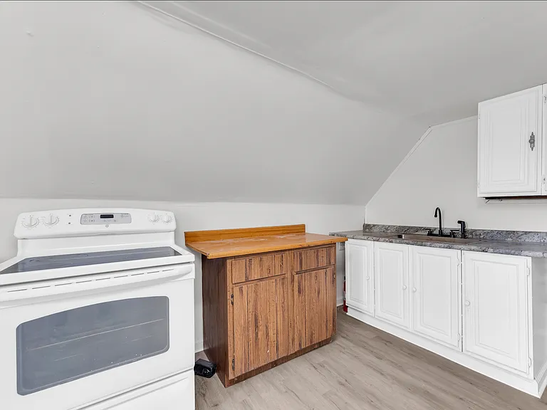 2677 E 126th St #3 — Photo 3