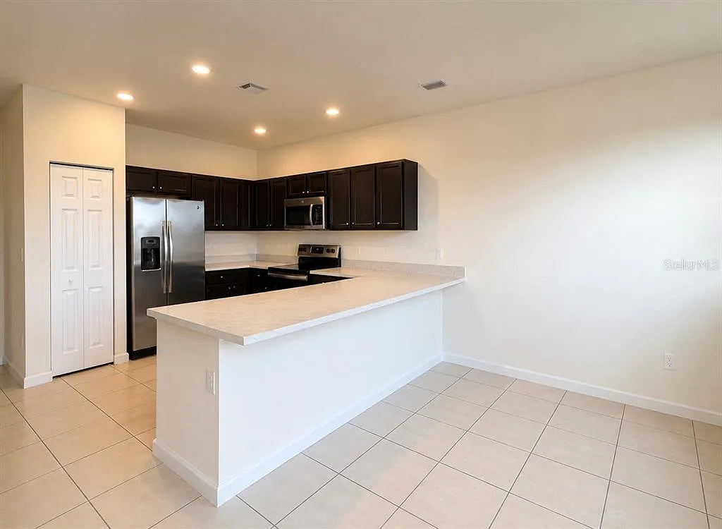 2 bed, 2.5 bath, 1422 sqft, $2,500 — Photo 3