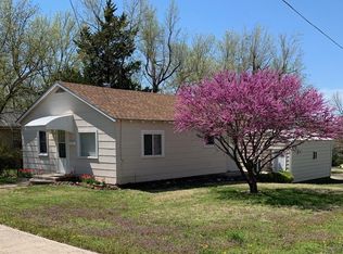 619 N East St, Herington, KS 67449