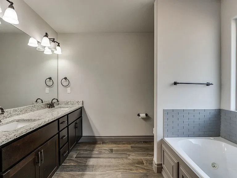6133 Oxnard St — Photo 26