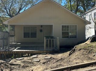 916 Dewitt St, Vicksburg, MS 39180