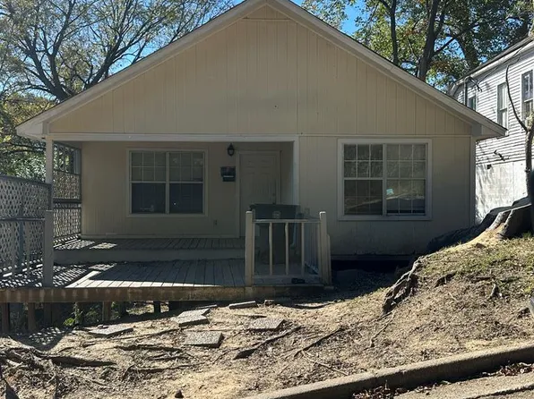 916 Dewitt St, Vicksburg, MS 39180