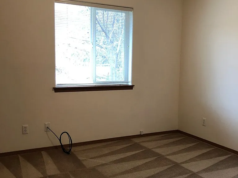 1525 Maple St — Photo 6