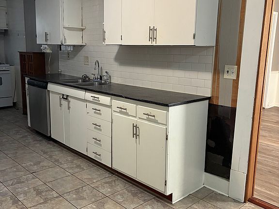 4th image of 3430 Monterey St