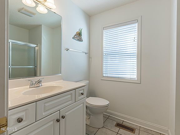 5th image of 35 Newport St