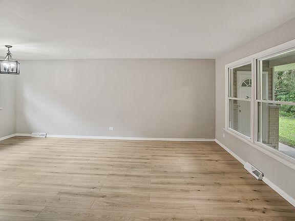 2nd image of 4141 Applewood Ln