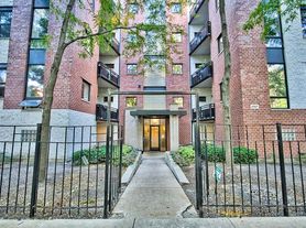 2317 W Wolfram St, Chicago, IL