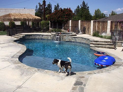 Pool/spa/outdoor kitchen...great for entertaining!
