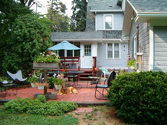 2nd image of 2054 Ayers Ave