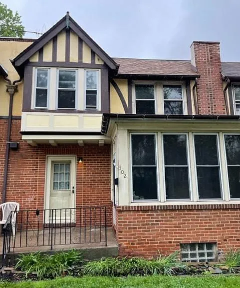 302 W Freedley St — Photo 1
