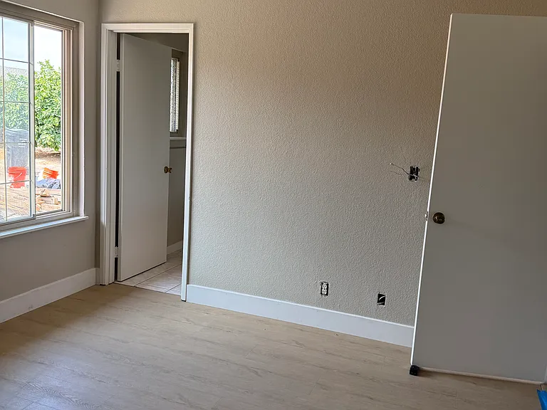 1573 Redfield Ct — Photo 17