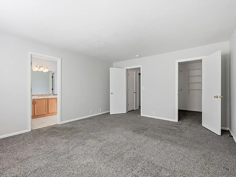 5882 Ensemble Hts — Photo 14