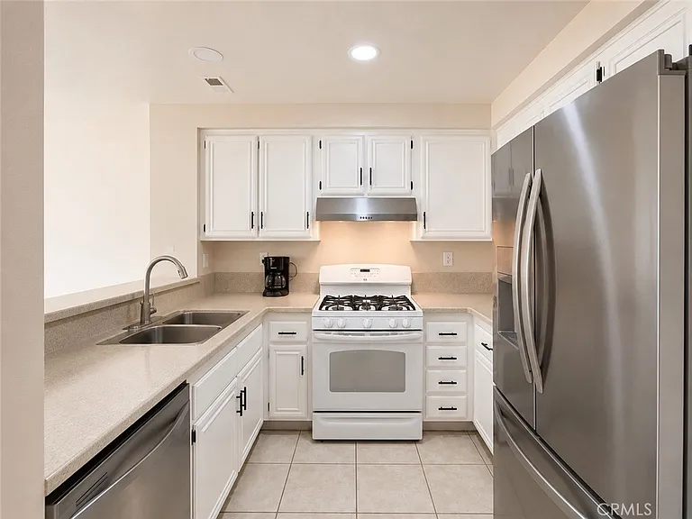 24582 New Haven Dr — Photo 10