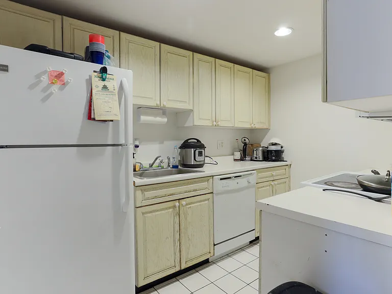 1742 Washington St #4 — Photo 8
