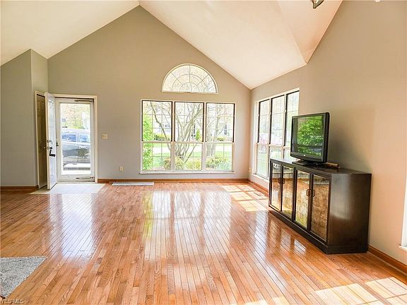 4th image of 23551 Grist Mill Ct