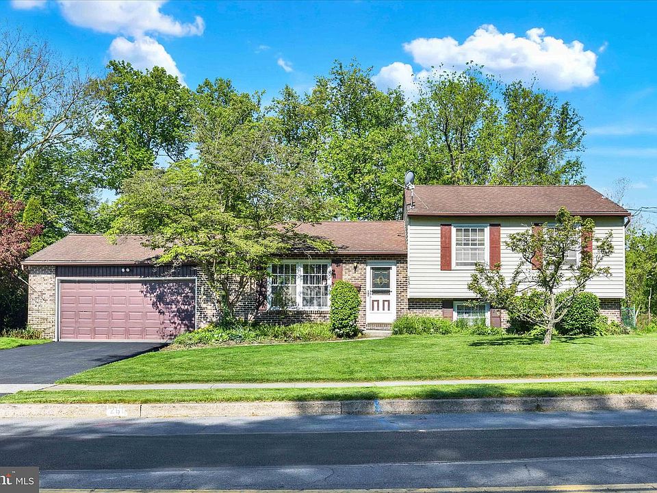 1st image of 260 Green Lane Dr