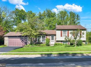 260 Green Lane Dr, Camp Hill, PA 17011