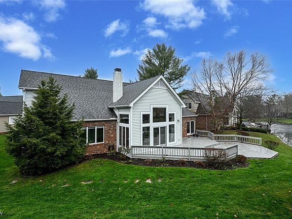 3rd image of 207 Lake Pointe Dr