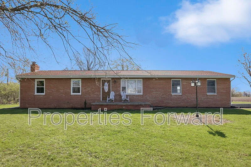 3 bed, 1.5 bath, 1276 sqft, $2,100 — Photo 1