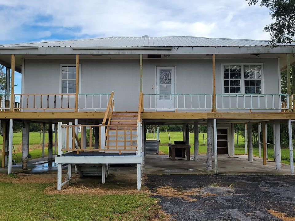 1st image of 213 Leve St