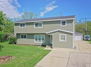 1304 Jasper Dr, McHenry, IL 60051