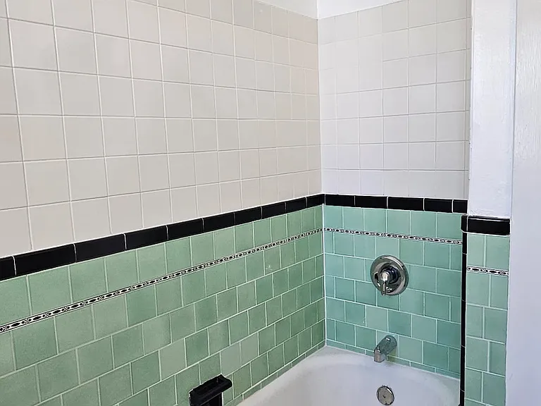 218 1/2 N Kenmore Ave — Photo 29